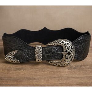 Leather Rock Belt Textured soft Leather Large Buckle Boho Wide EUC Size S 32